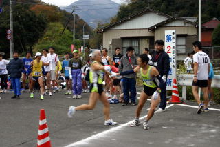 第2中継所 美郷プラムランナーズB 松原選手→湯口選手